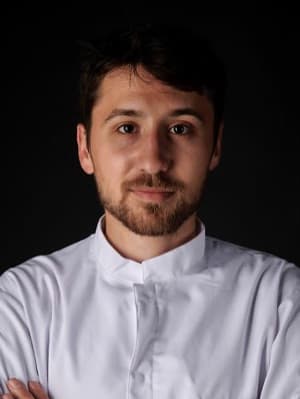 Chef Gustave, chef spécialisé en cuisine française à domicile à Paris