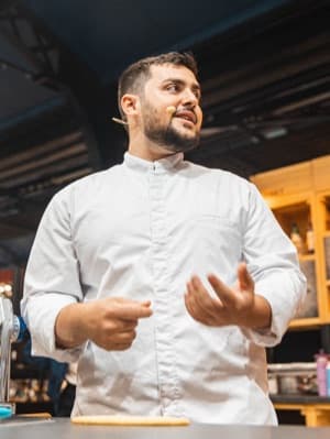 Chef Andrea, chef spécialisé en cuisine française à domicile à Paris