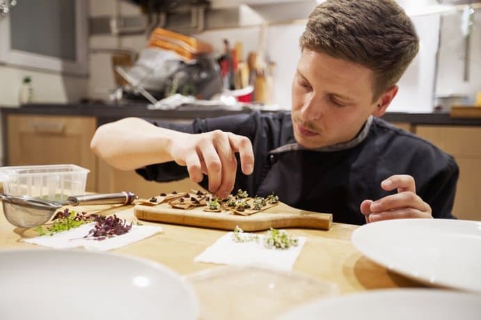 Chef Simon, chef spécialisé en cuisine française à domicile à Vincennes