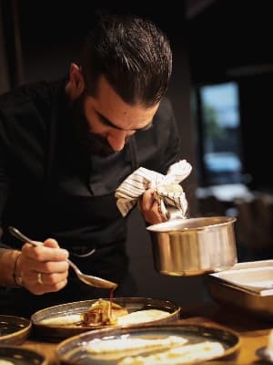 Chef Ryan, chef spécialisé en cuisine française à domicile à Epagny Metz-Tessy