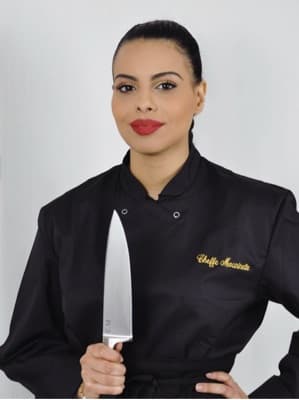 Chef Mounia, chef spécialisé en cuisine française à domicile à Avignon