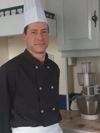 Chef Sébastien, chef spécialisé en cuisine française à domicile à Guémené-sur-Scorff