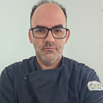 Chef Fabrice, chef spécialisé en cuisine française à domicile à Poisvilliers