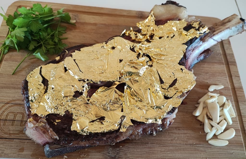 Plat de Chef Cheffe Coralie : Jet-set, luxe et arrogance